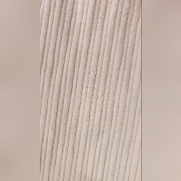 Zara Women's Wide Leg Pants in Cream - Picture 2 of 4